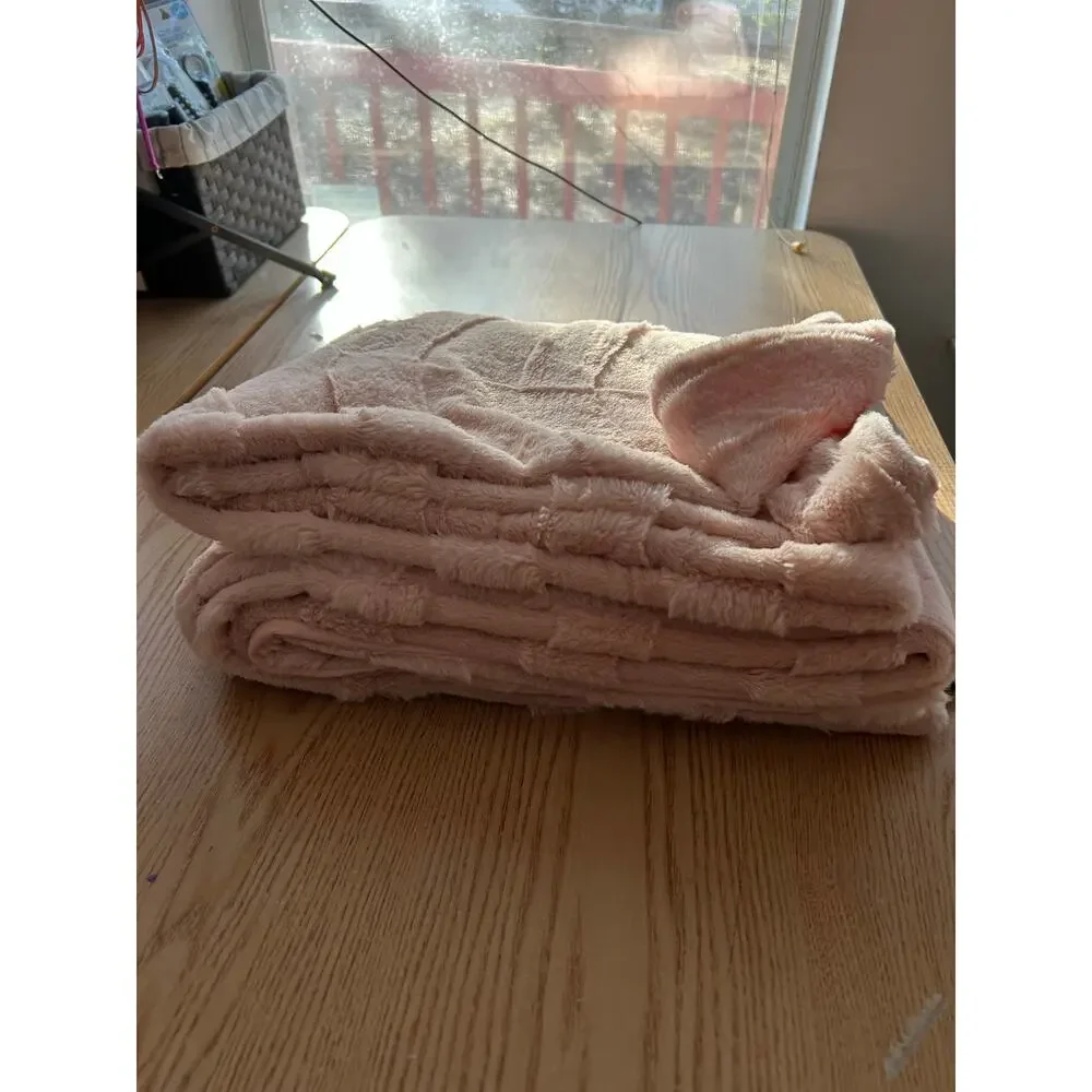 New Pillowfort Plush Minky Fleece Throw Blanket Light Pink size 50”x60”